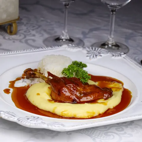 Duck confit — Le Chalet de la Fondue Gramado